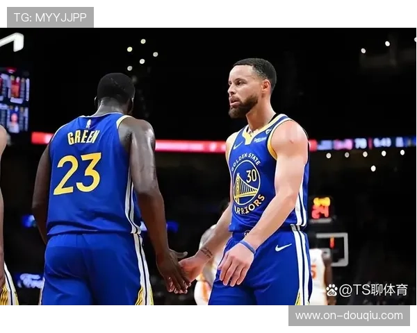 勇士传切体系压制独行侠，库里无球跑动破解防守