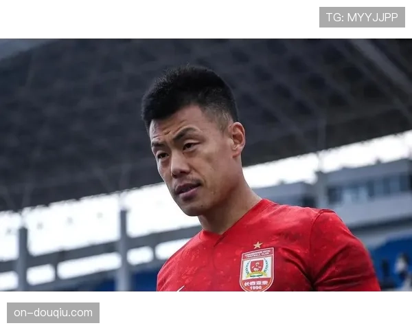 长春亚泰前锋谭龙感冒缺席训练，对阵深圳成疑